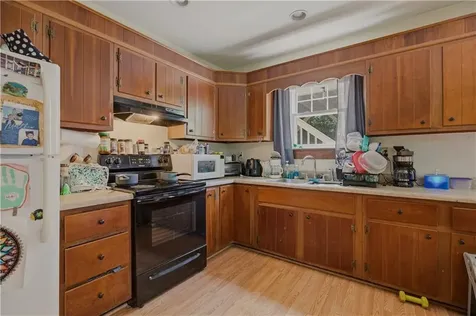 21 East Road Tiverton RI 02878