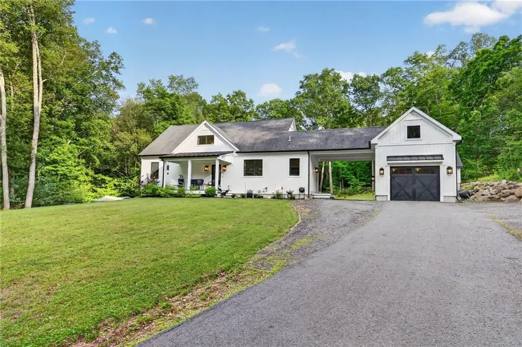 1425 Maple Valley Road Coventry RI 02816