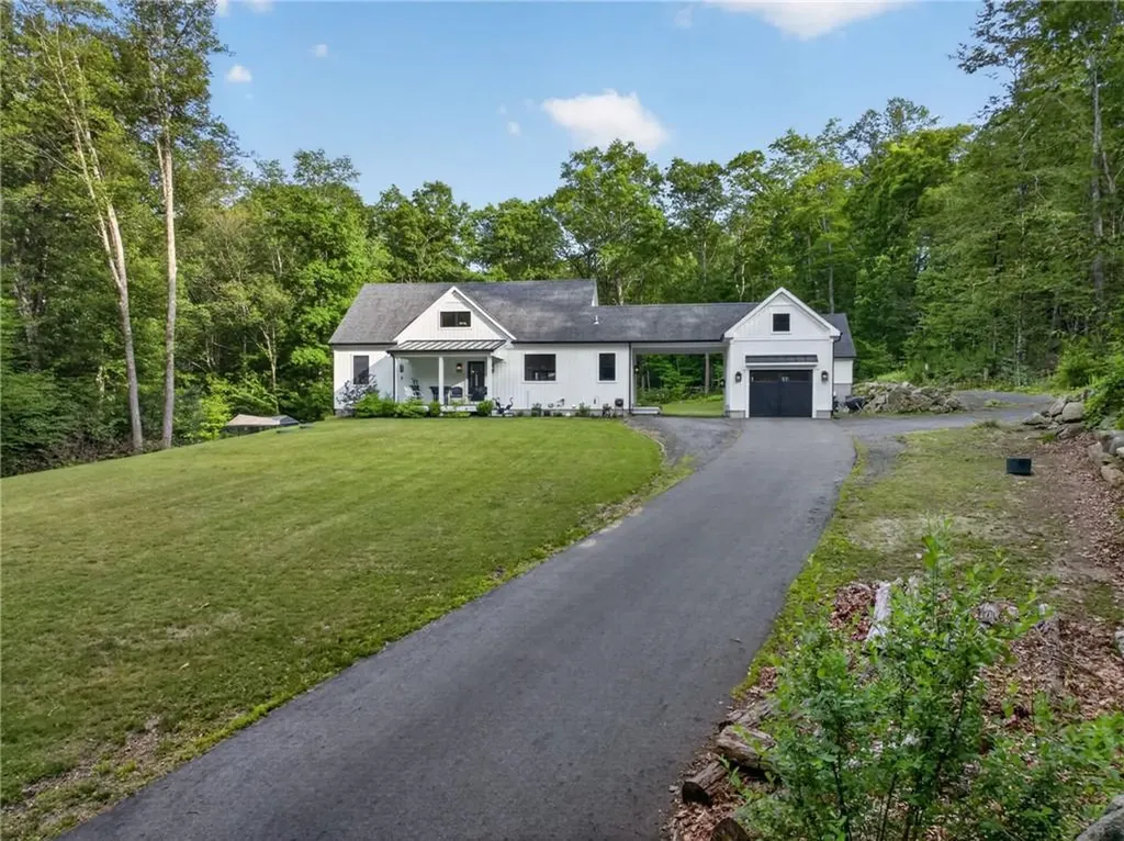1425 Maple Valley Road Coventry RI 02816