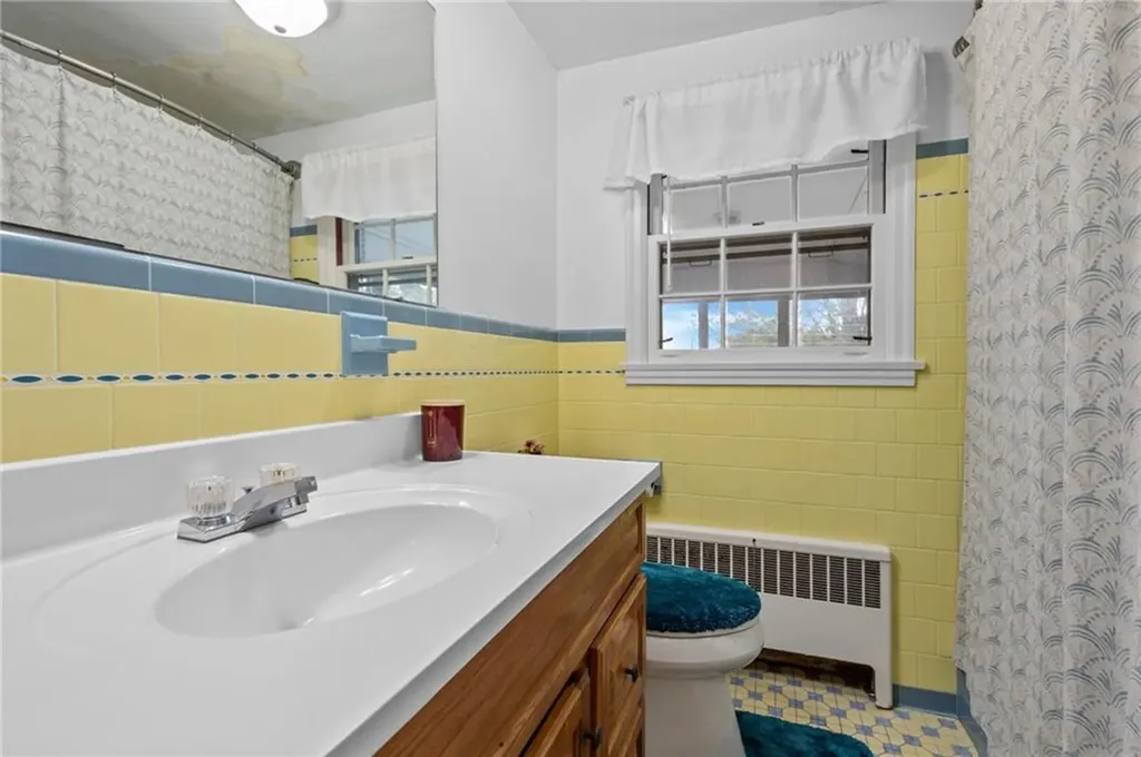 74 Youngs Avenue West Warwick RI 02893