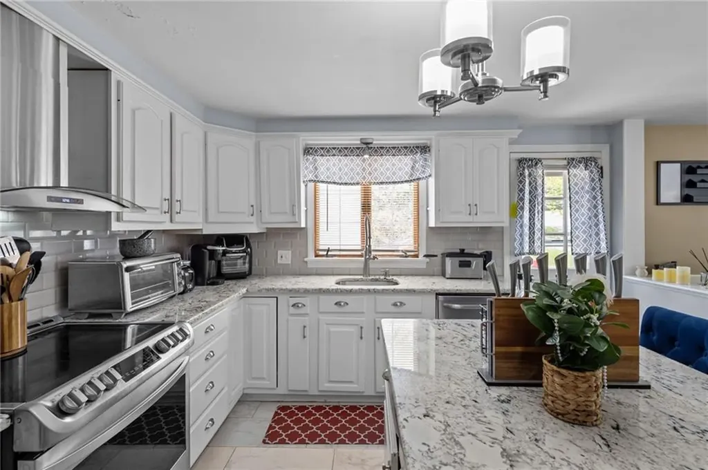 74 Youngs Avenue West Warwick RI 02893