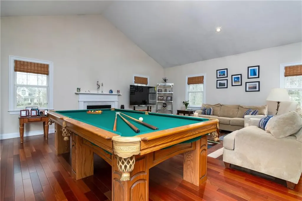 5 Hazelton Lane South Kingstown RI 02892