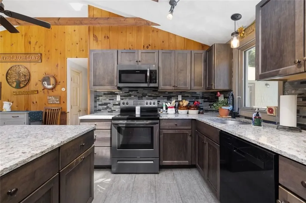 456 Rockland Road Scituate RI 02857