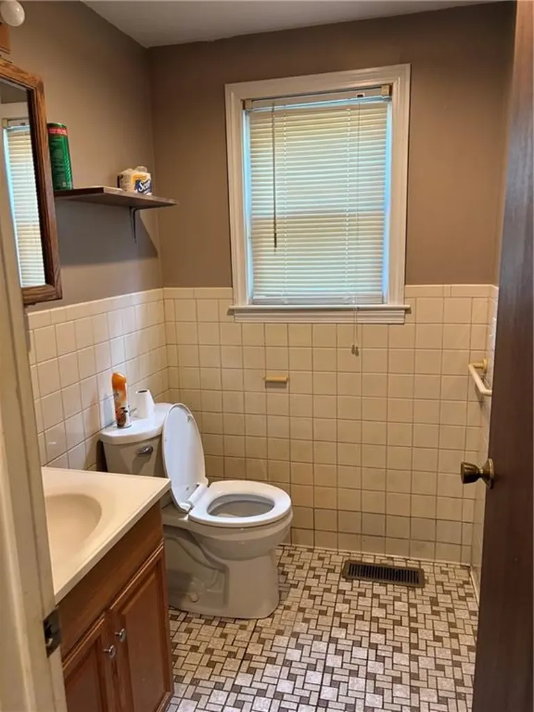 52 Kenway Avenue Warwick RI 02889