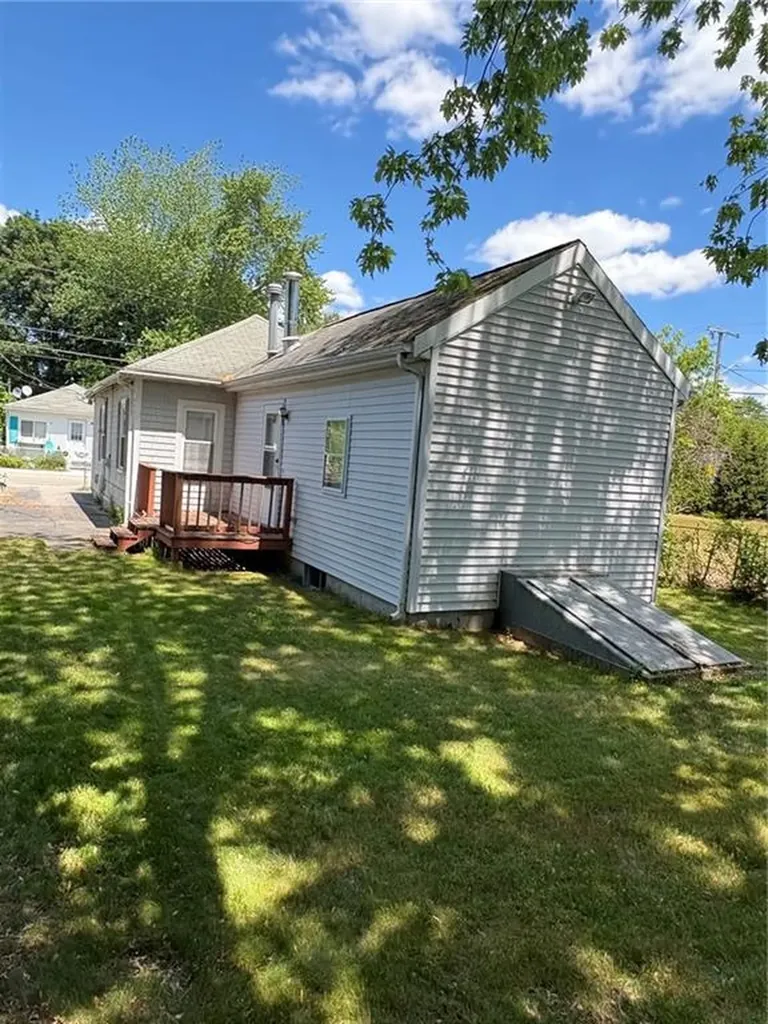 52 Kenway Avenue Warwick RI 02889