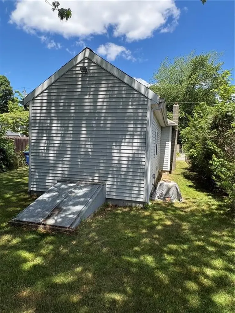 52 Kenway Avenue Warwick RI 02889