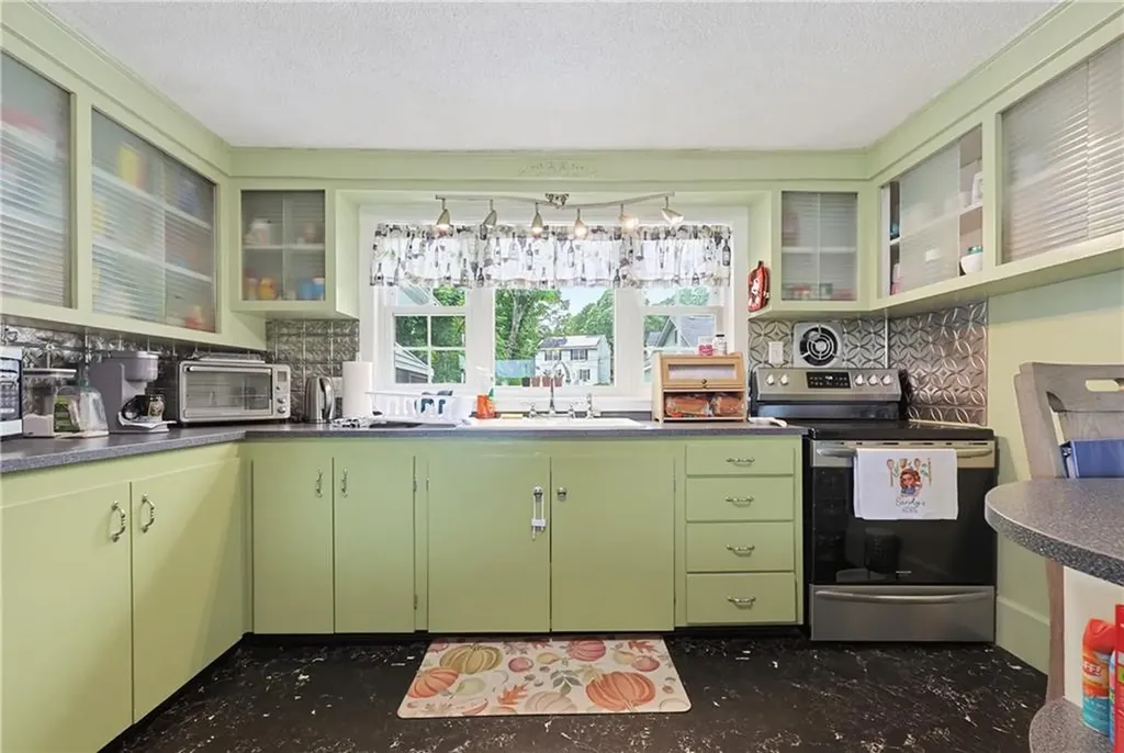 102 Grace Avenue Woonsocket RI 02895