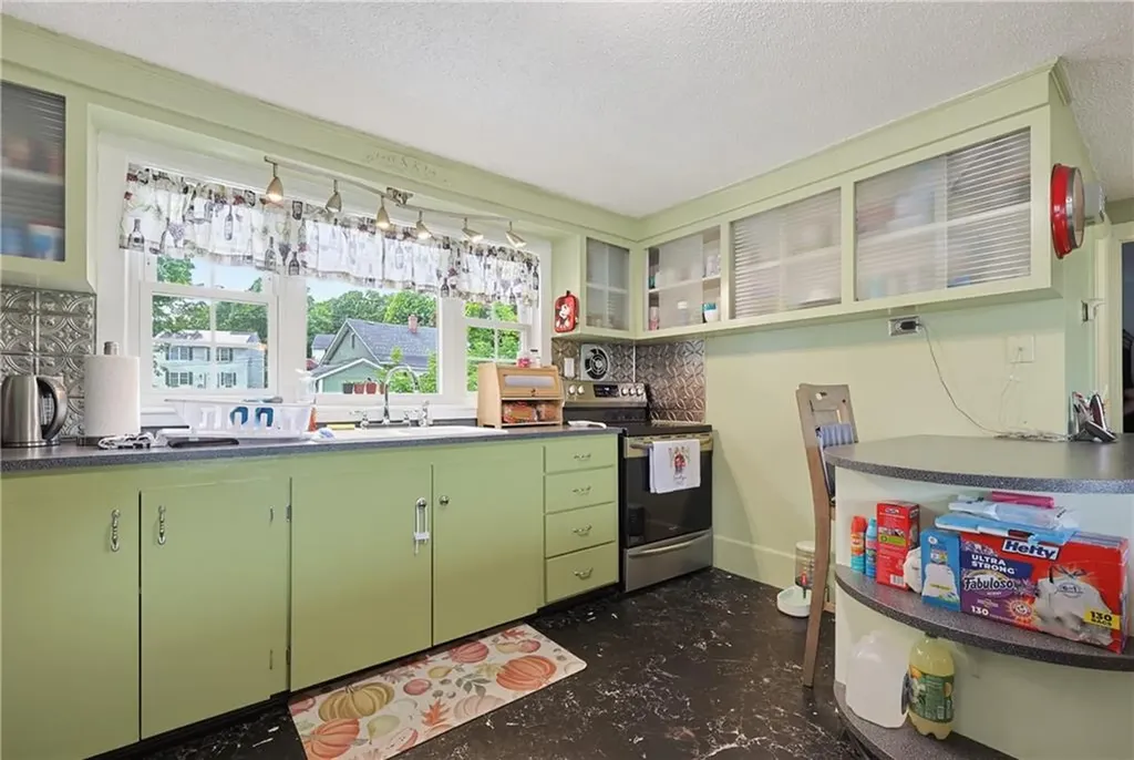 102 Grace Avenue Woonsocket RI 02895