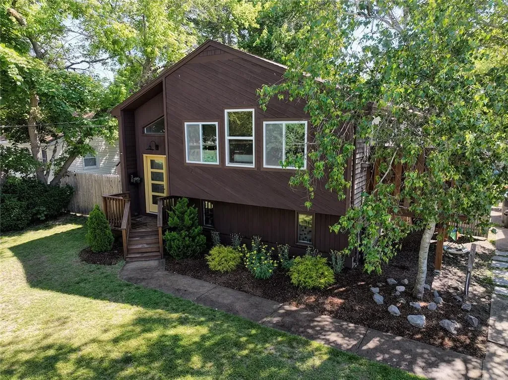 38 Vanstone Avenue Warwick RI 02889