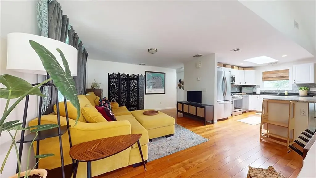 38 Vanstone Avenue Warwick RI 02889