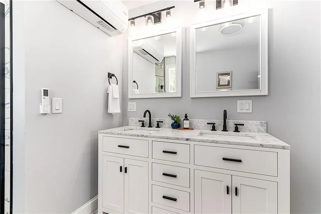 62 John Wickes Avenue Warwick RI 02818