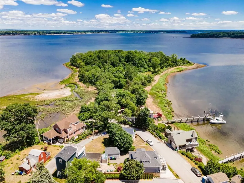 62 John Wickes Avenue Warwick RI 02818