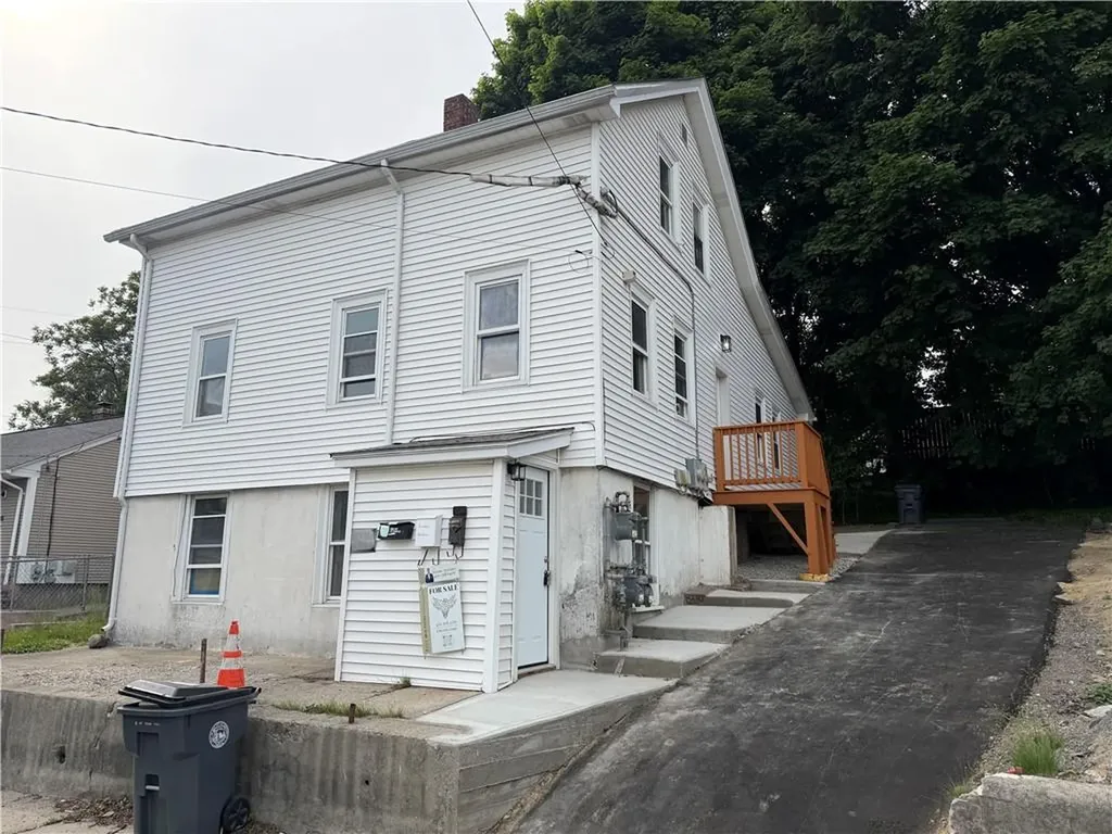 372 Hawkins Street Providence RI 02904
