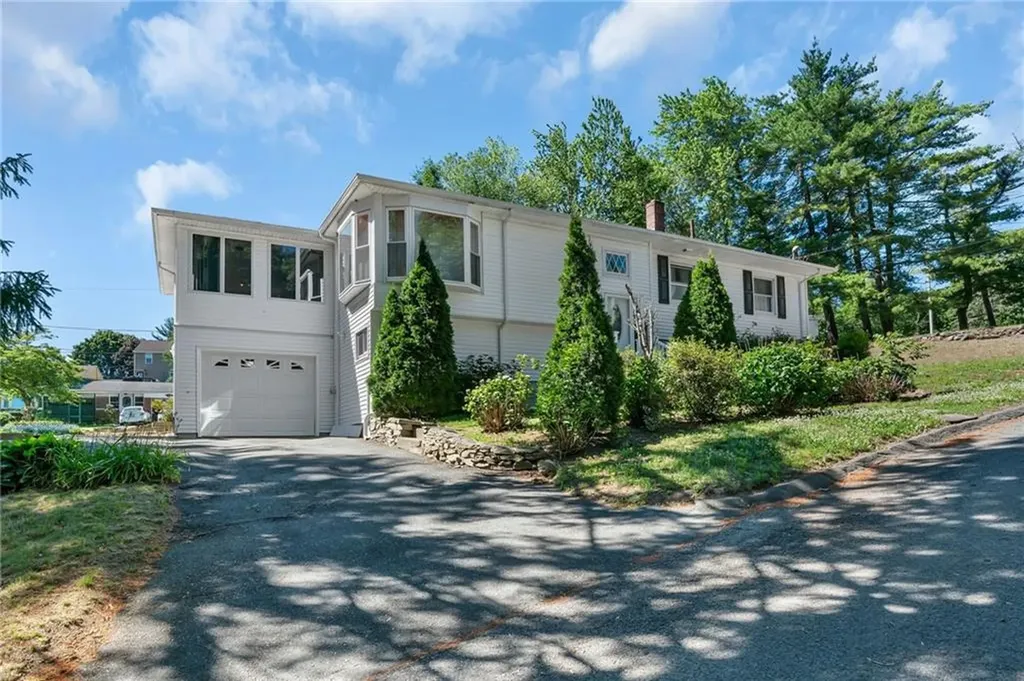 83 Valente Drive Cranston RI 02920
