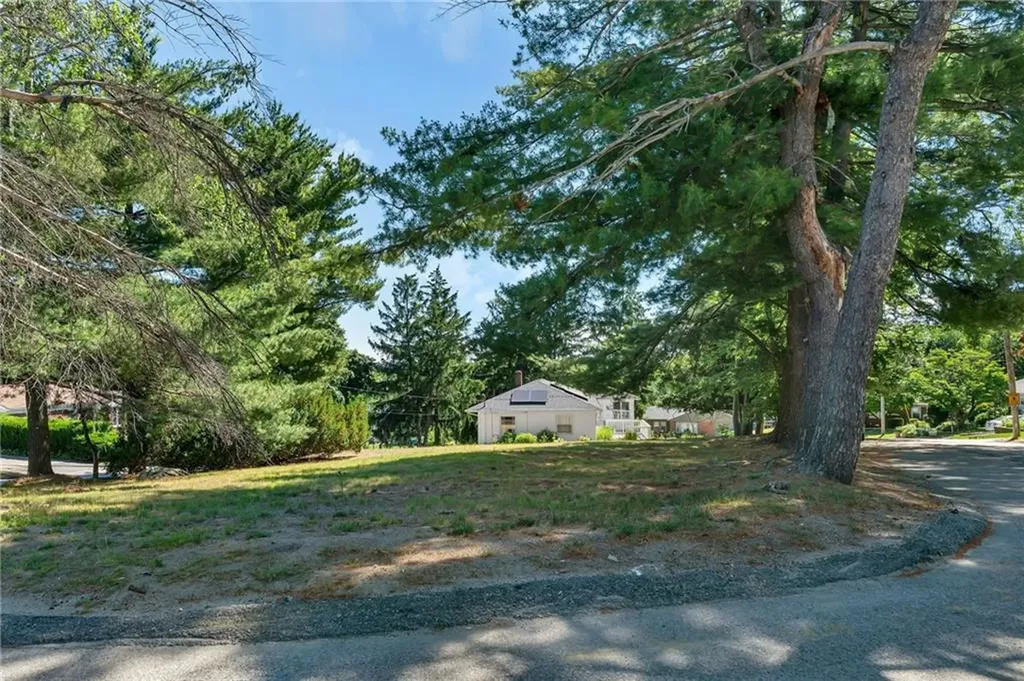 83 Valente Drive Cranston RI 02920