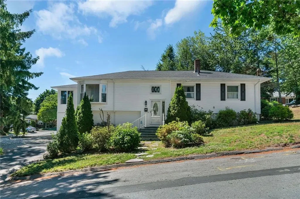 83 Valente Drive Cranston RI 02920