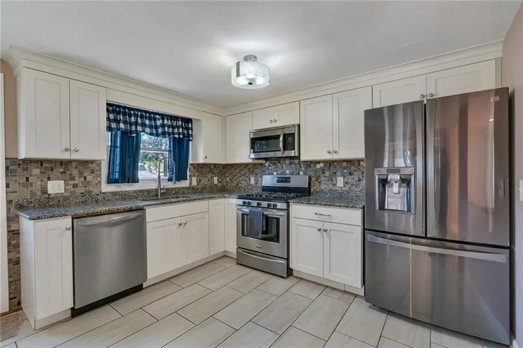 83 Valente Drive Cranston RI 02920