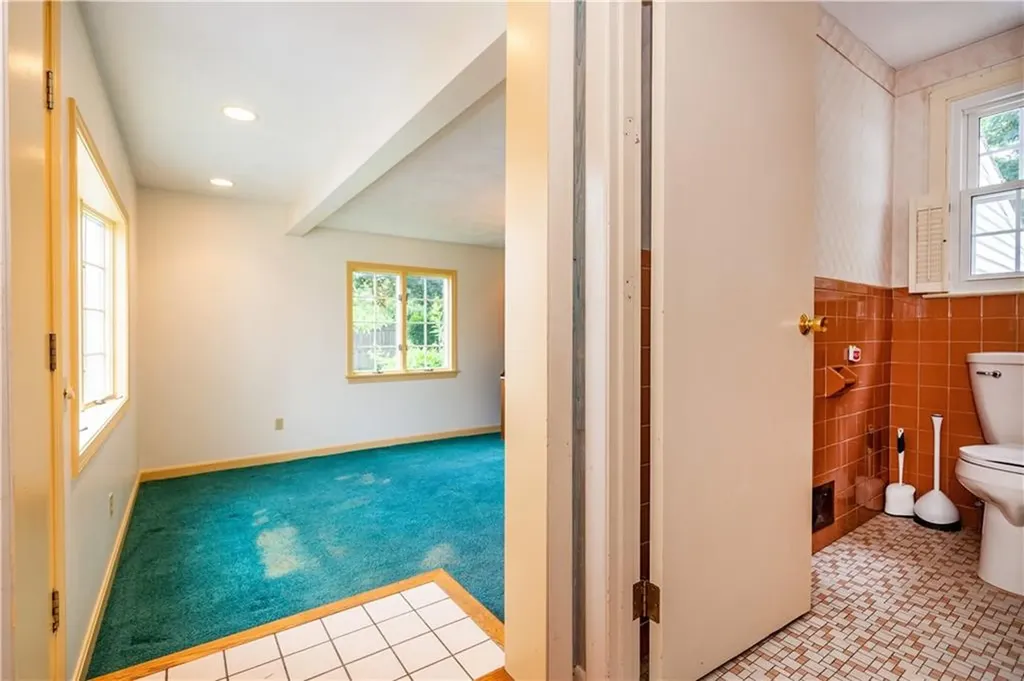 69 Douglas Road Warwick RI 02886