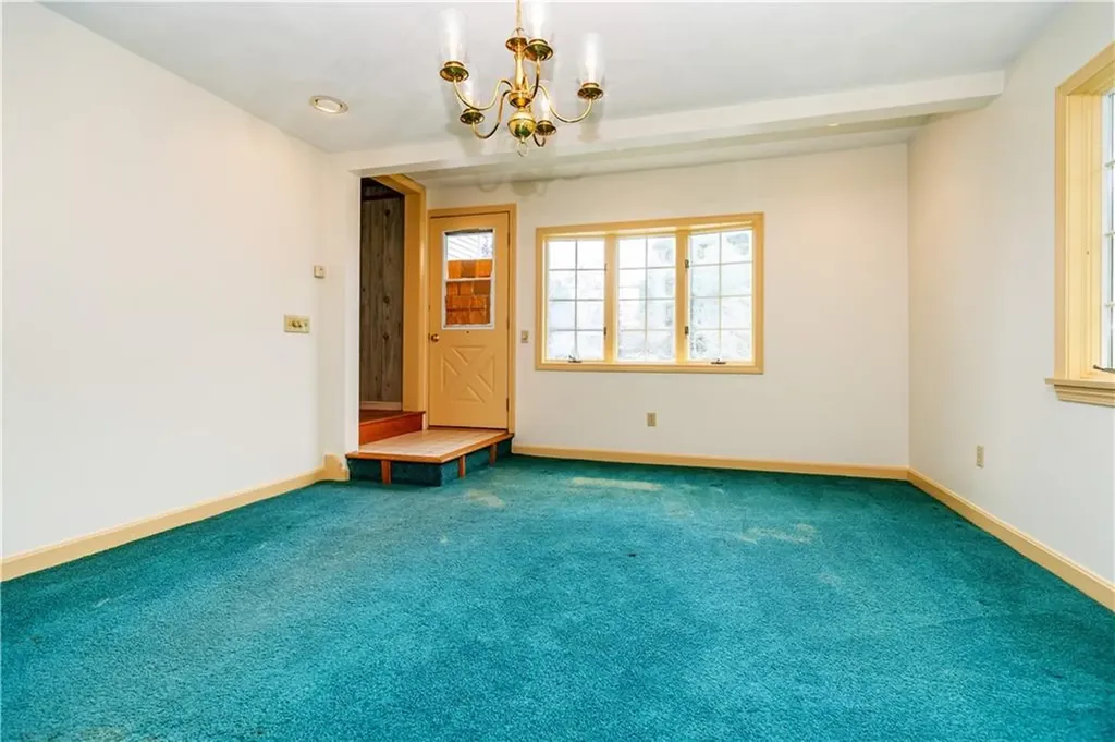 69 Douglas Road Warwick RI 02886
