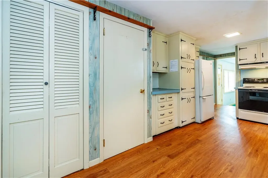 69 Douglas Road Warwick RI 02886