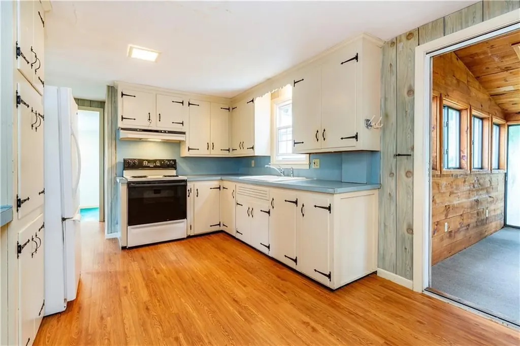 69 Douglas Road Warwick RI 02886
