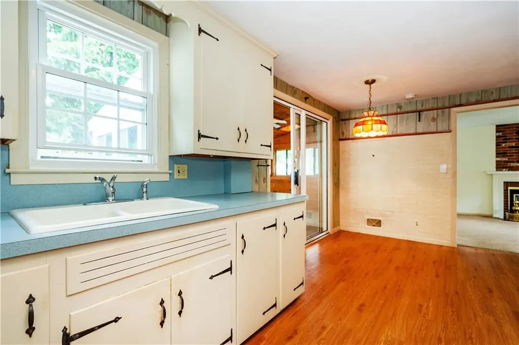69 Douglas Road Warwick RI 02886