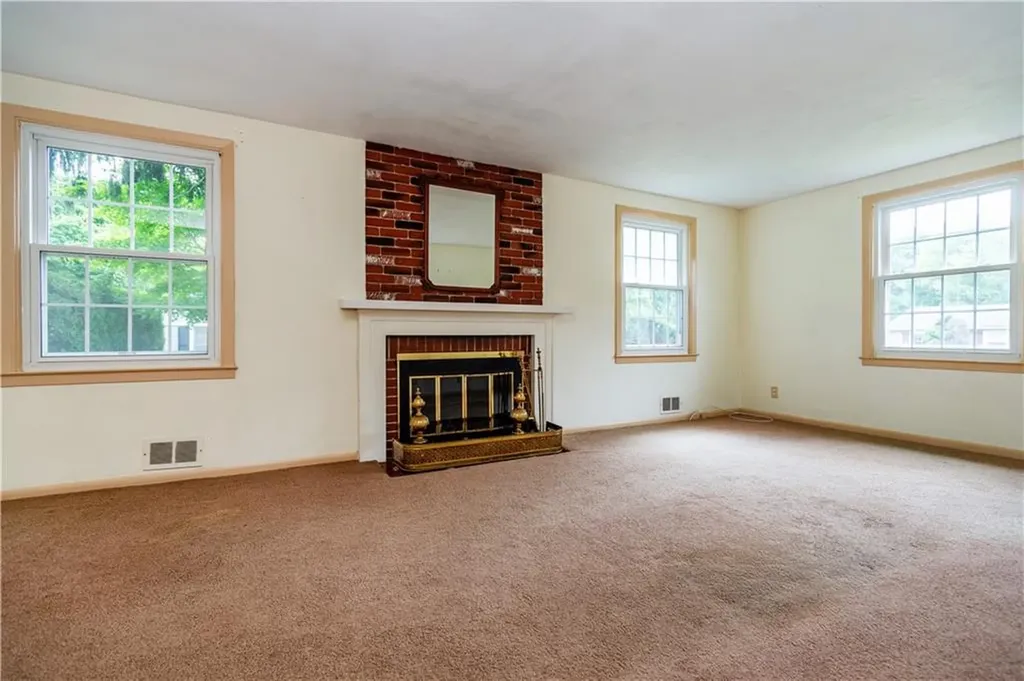 69 Douglas Road Warwick RI 02886