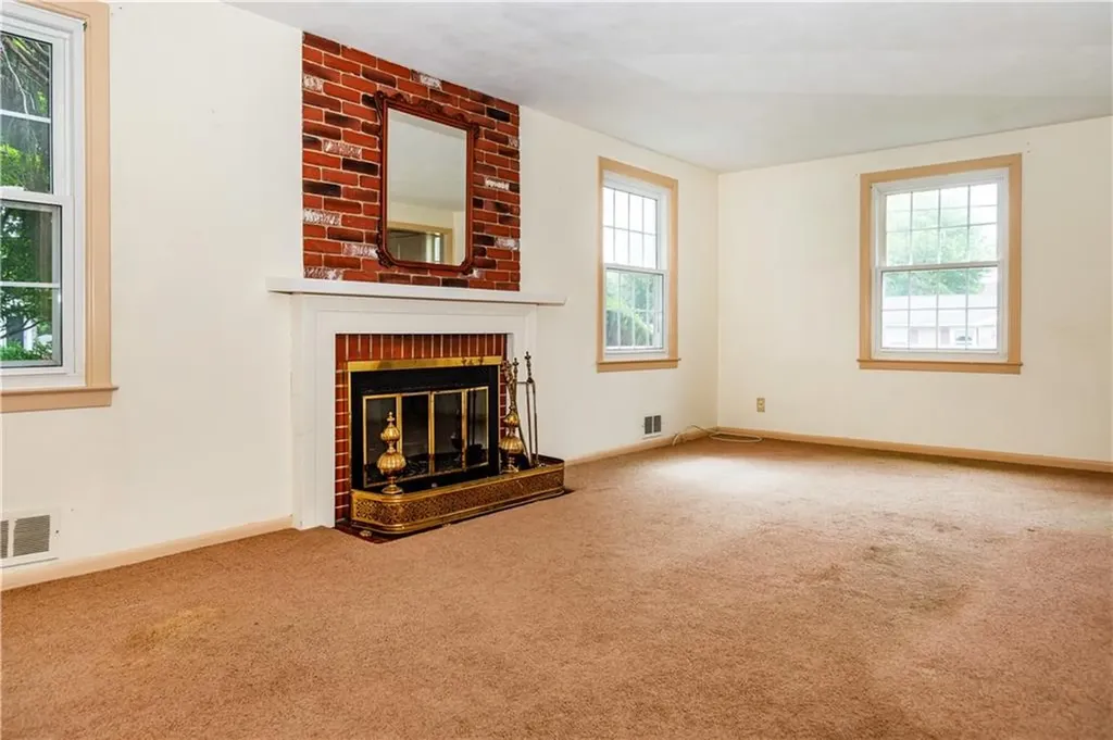 69 Douglas Road Warwick RI 02886
