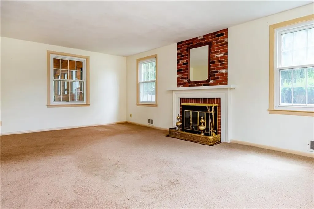 69 Douglas Road Warwick RI 02886