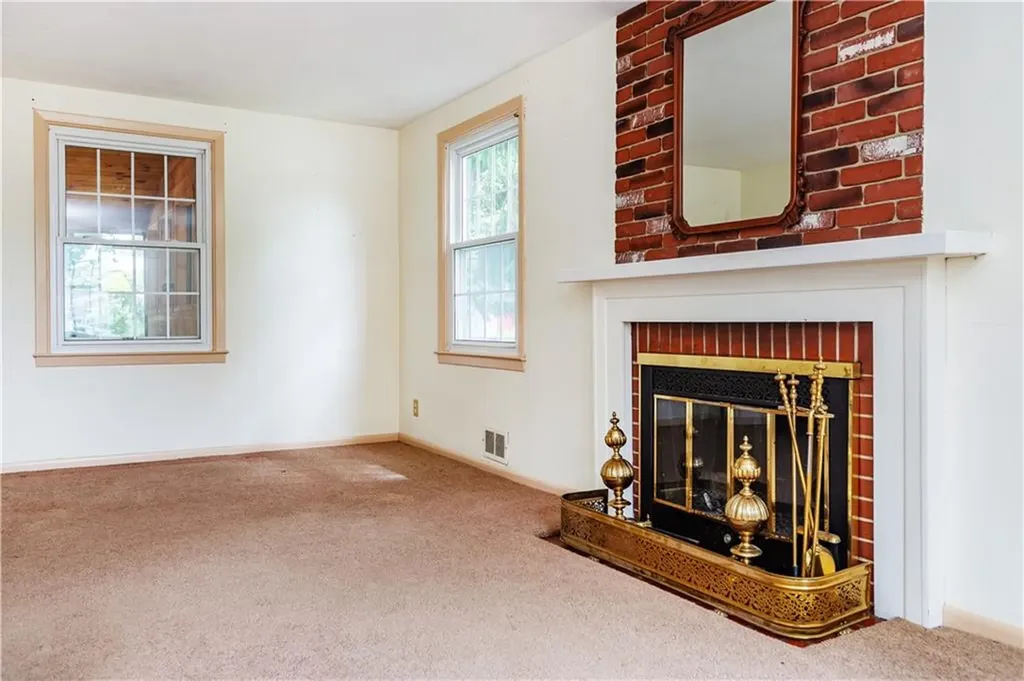 69 Douglas Road Warwick RI 02886