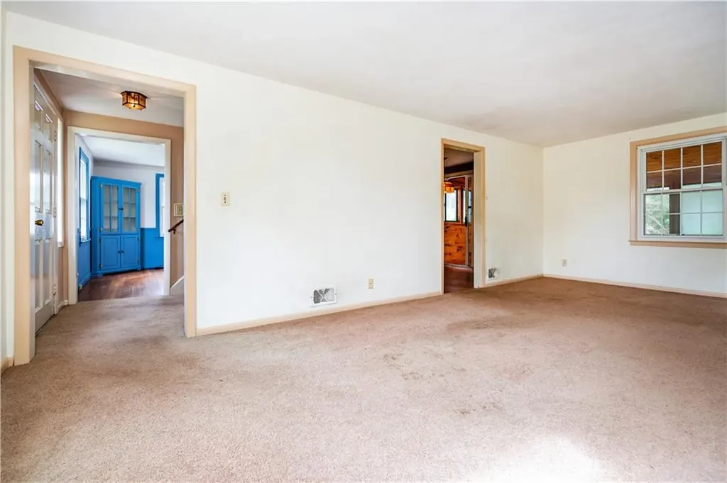 69 Douglas Road Warwick RI 02886