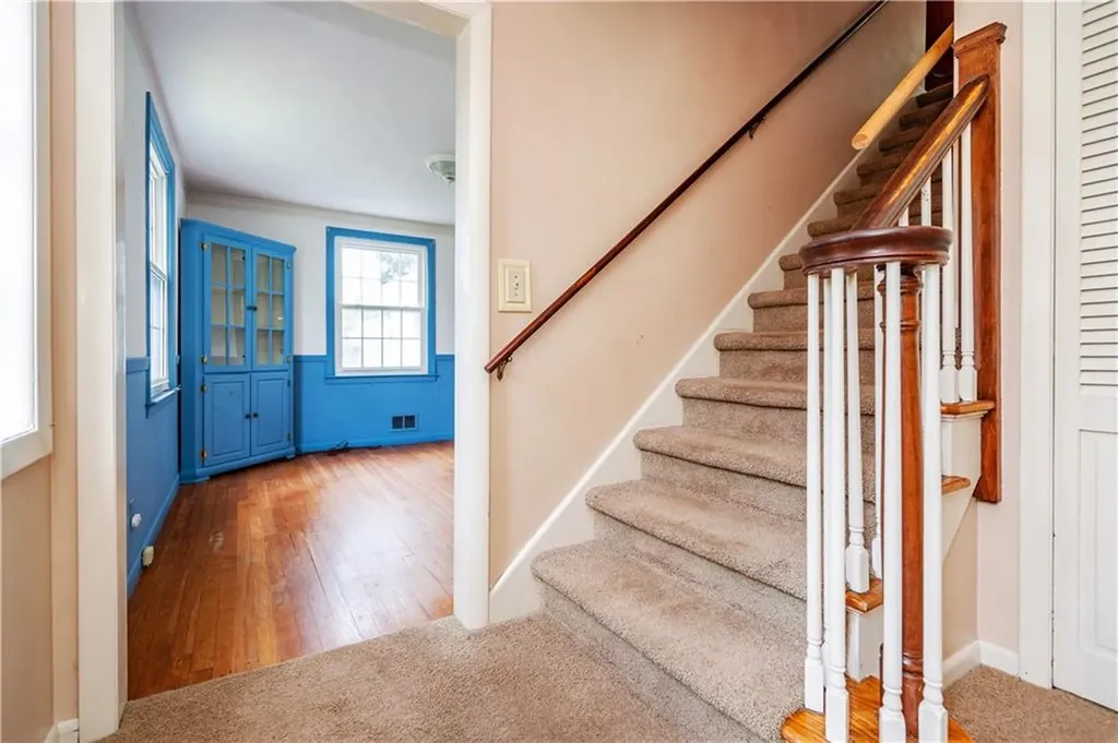 69 Douglas Road Warwick RI 02886