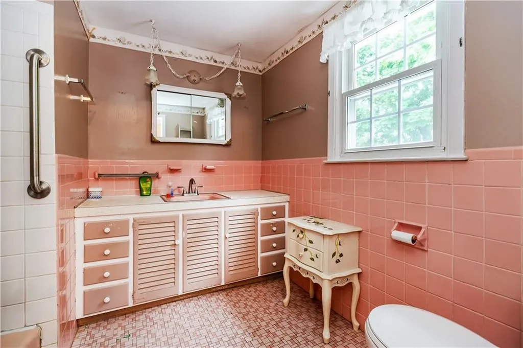 69 Douglas Road Warwick RI 02886