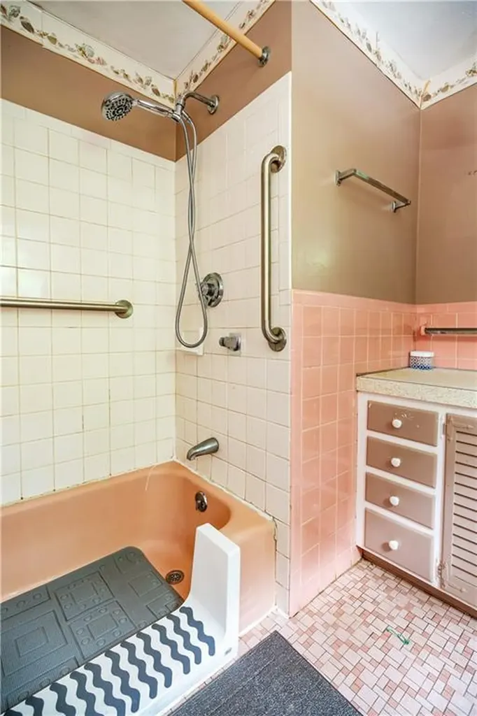 69 Douglas Road Warwick RI 02886