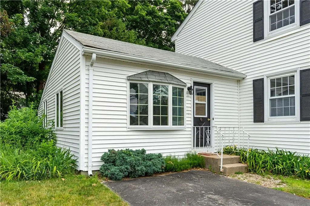 69 Douglas Road Warwick RI 02886
