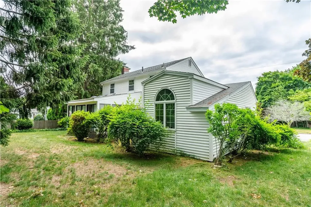 69 Douglas Road Warwick RI 02886