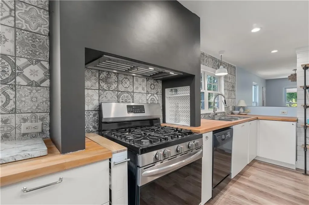 421 Pequot Avenue Warwick RI 02889