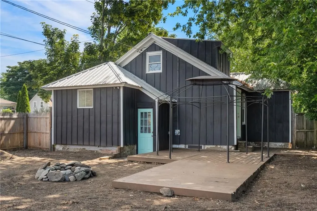 421 Pequot Avenue Warwick RI 02889