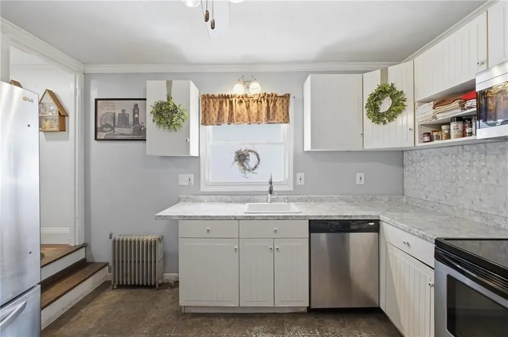 55 Edison Street Warwick RI 02889