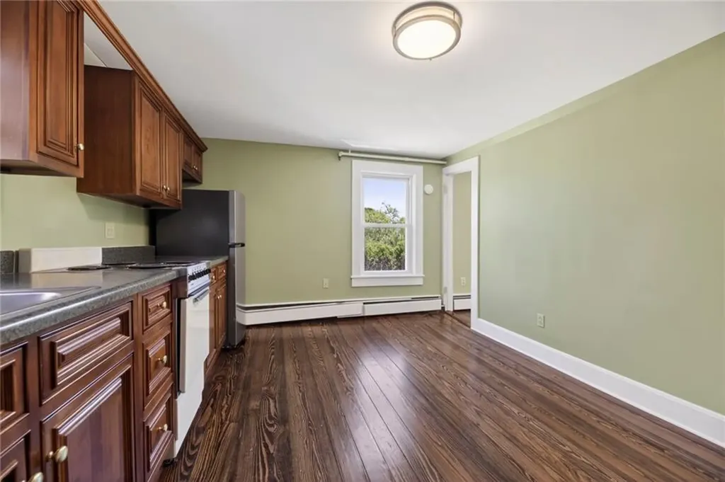 28 Park Avenue South Kingstown RI 02879