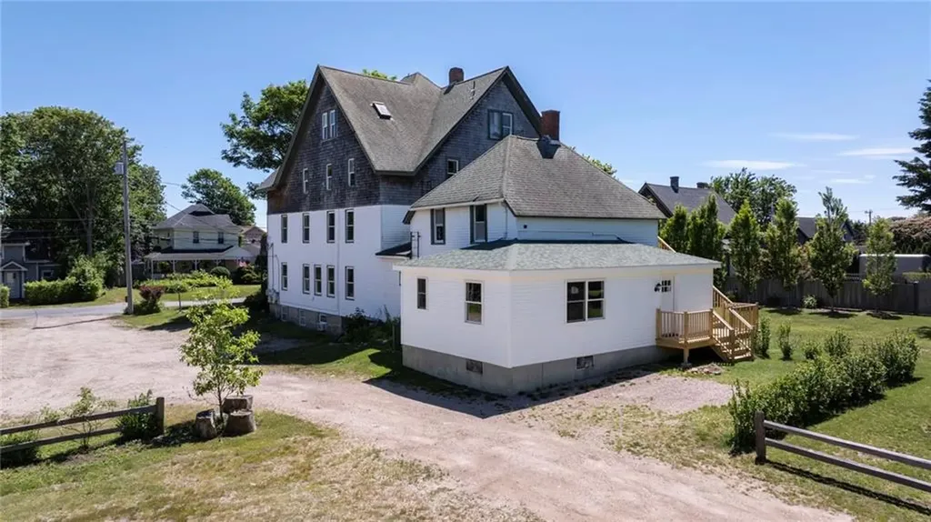 28 Park Avenue South Kingstown RI 02879