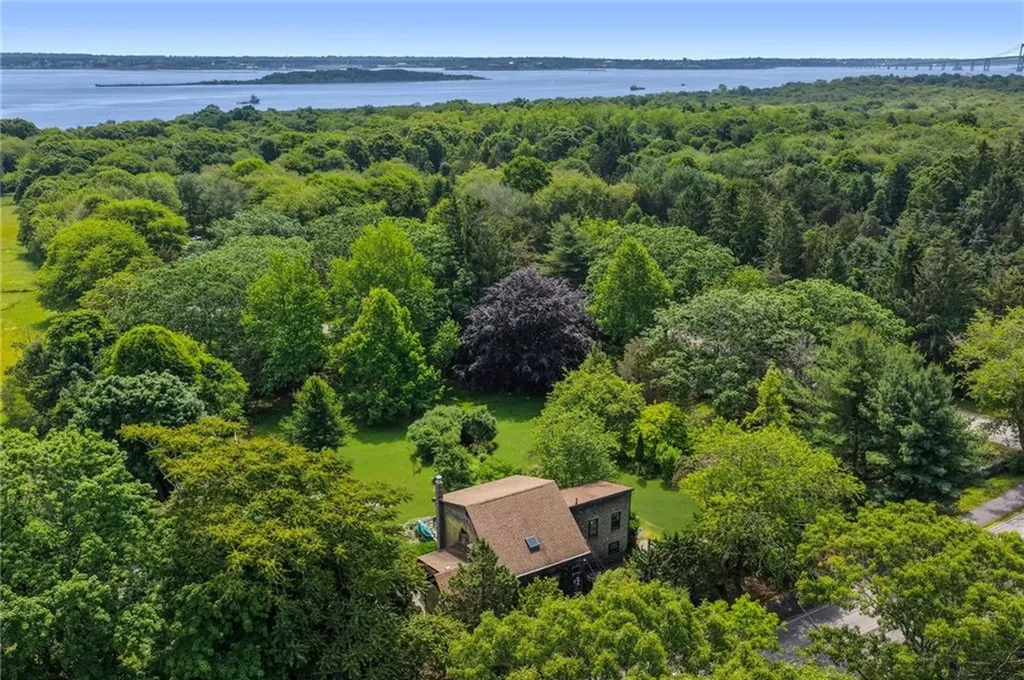 856 North Main Road Jamestown RI 02835