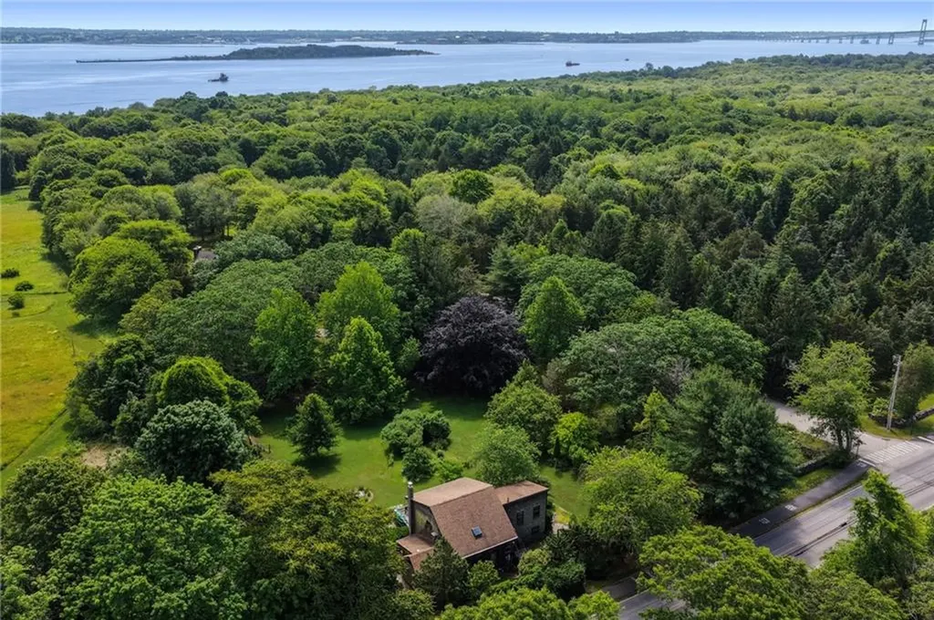 856 North Main Road Jamestown RI 02835