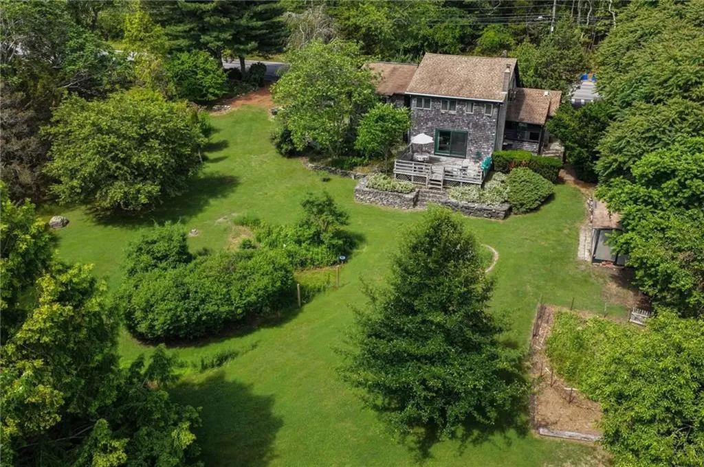 856 North Main Road Jamestown RI 02835