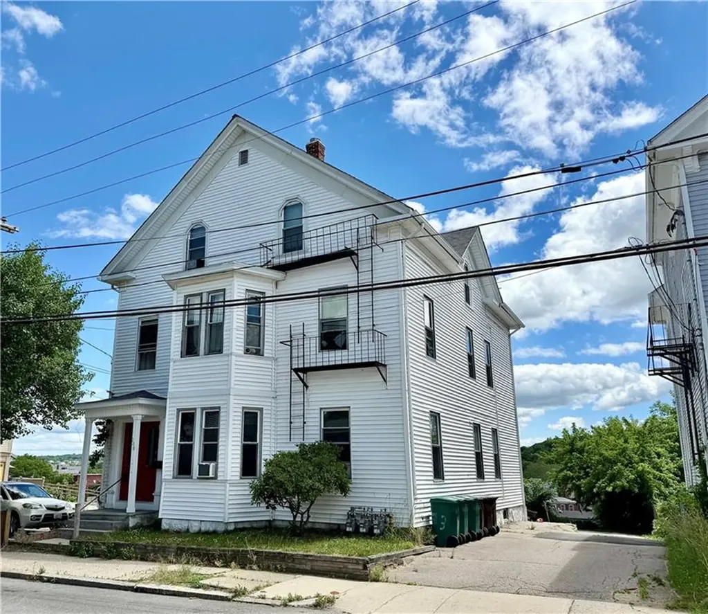 108 East Street Woonsocket RI 02895