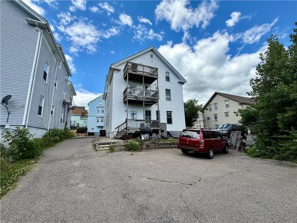 108 East Street Woonsocket RI 02895