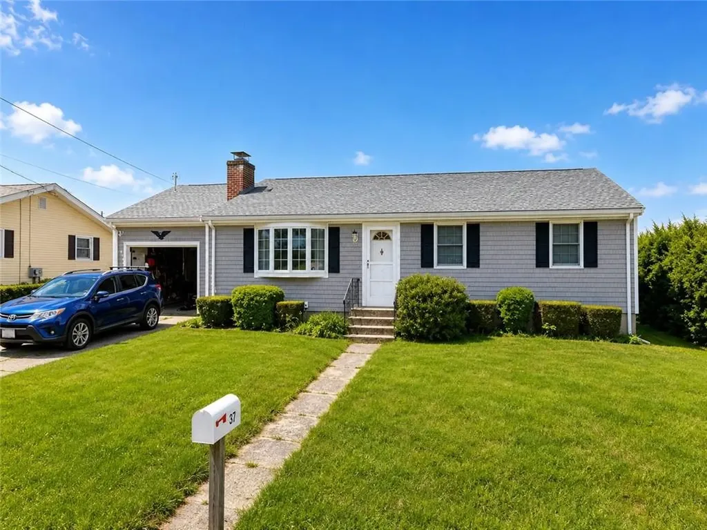 37 Ladeira Avenue Portsmouth RI 02871