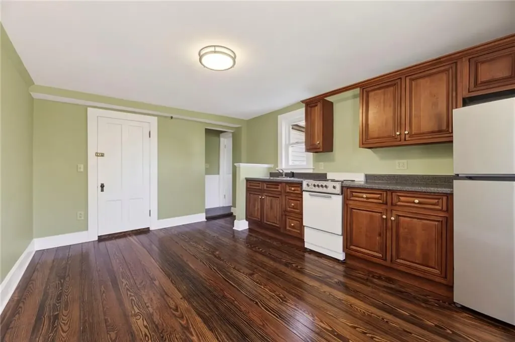28 Park Avenue South Kingstown RI 02879