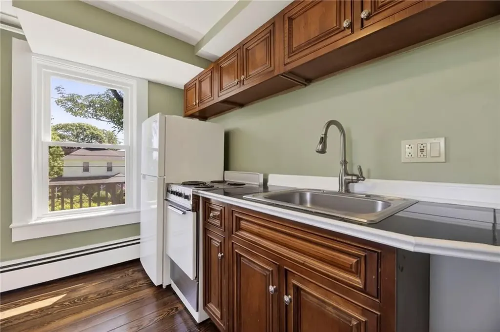 28 Park Avenue South Kingstown RI 02879