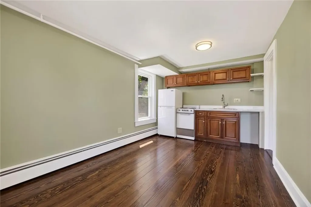 28 Park Avenue South Kingstown RI 02879